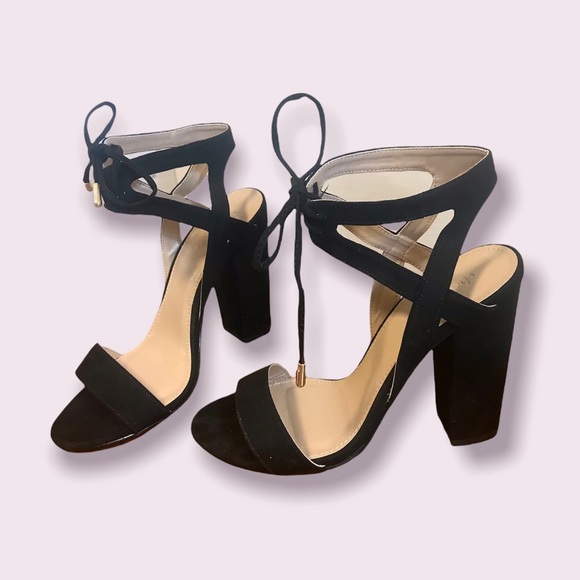 👠SALE 2/$12.00‼️ CHARLOTTE RUSSE Women’s Black Suede Sandal Block Heel size 7 - Picture 6 of 7
